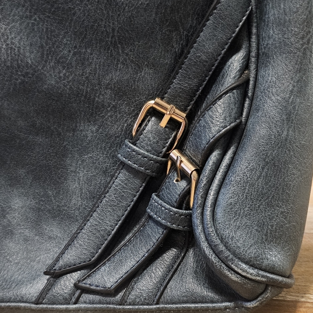 Genuine Leather Beautiful Design Women's Bag. - Picture 10 of 16